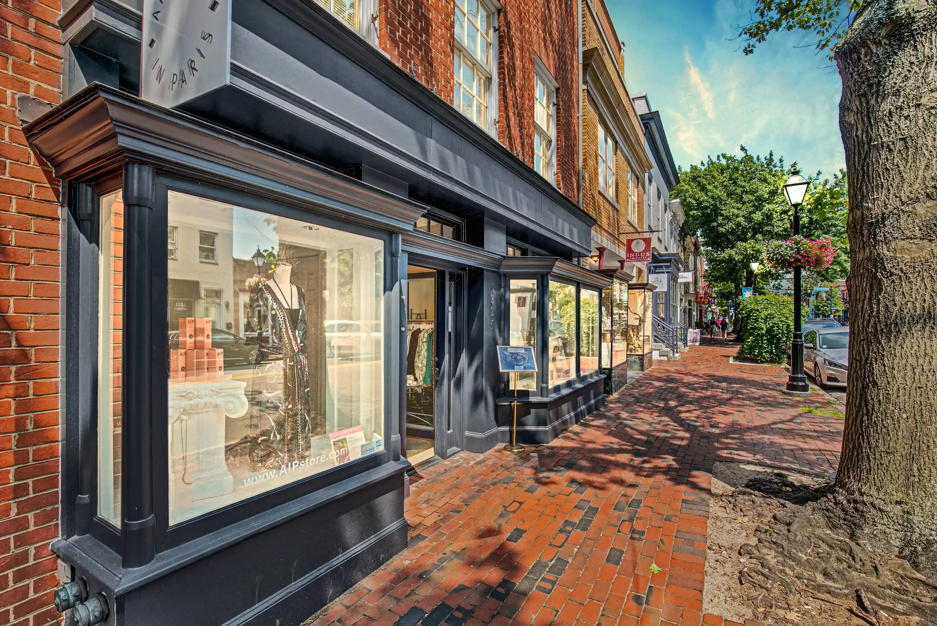 Exterior shot of commercial building for sale in Alexandria VA